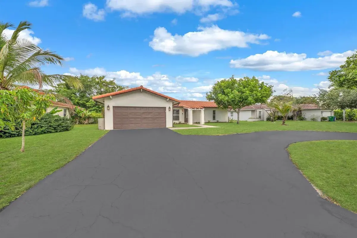 834 Ramblewood Drive, Coral Springs FL 33071