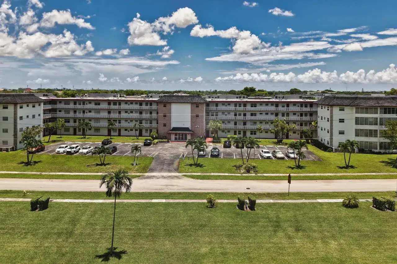 4140 NW 44th Avenue # 411, Lauderdale Lakes FL 33319 photo 2