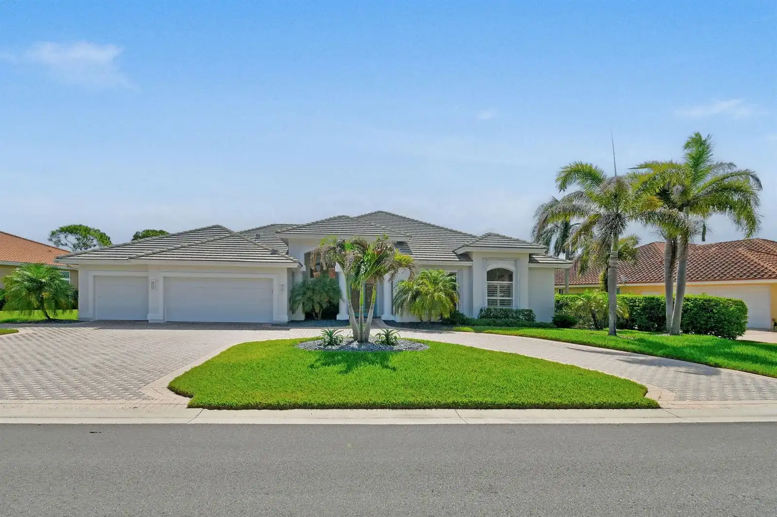 8091 SE Woodlake Lane W, Hobe Sound FL 33455