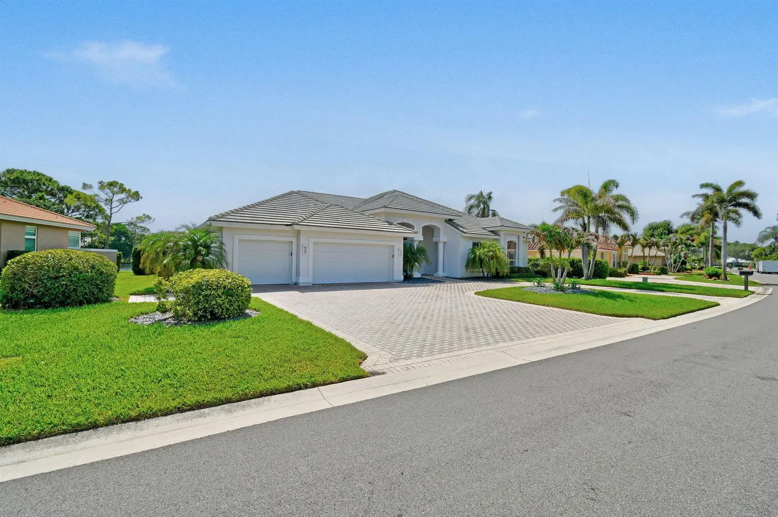8091 SE Woodlake Lane W, Hobe Sound FL 33455