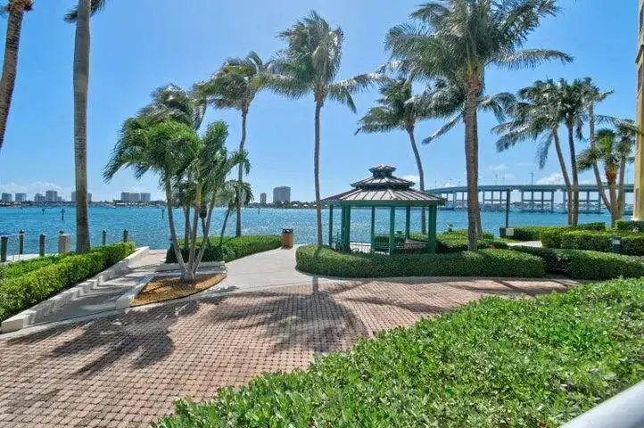 2650 Lake Shore Drive # 106, Riviera Beach FL 33404 photo 4