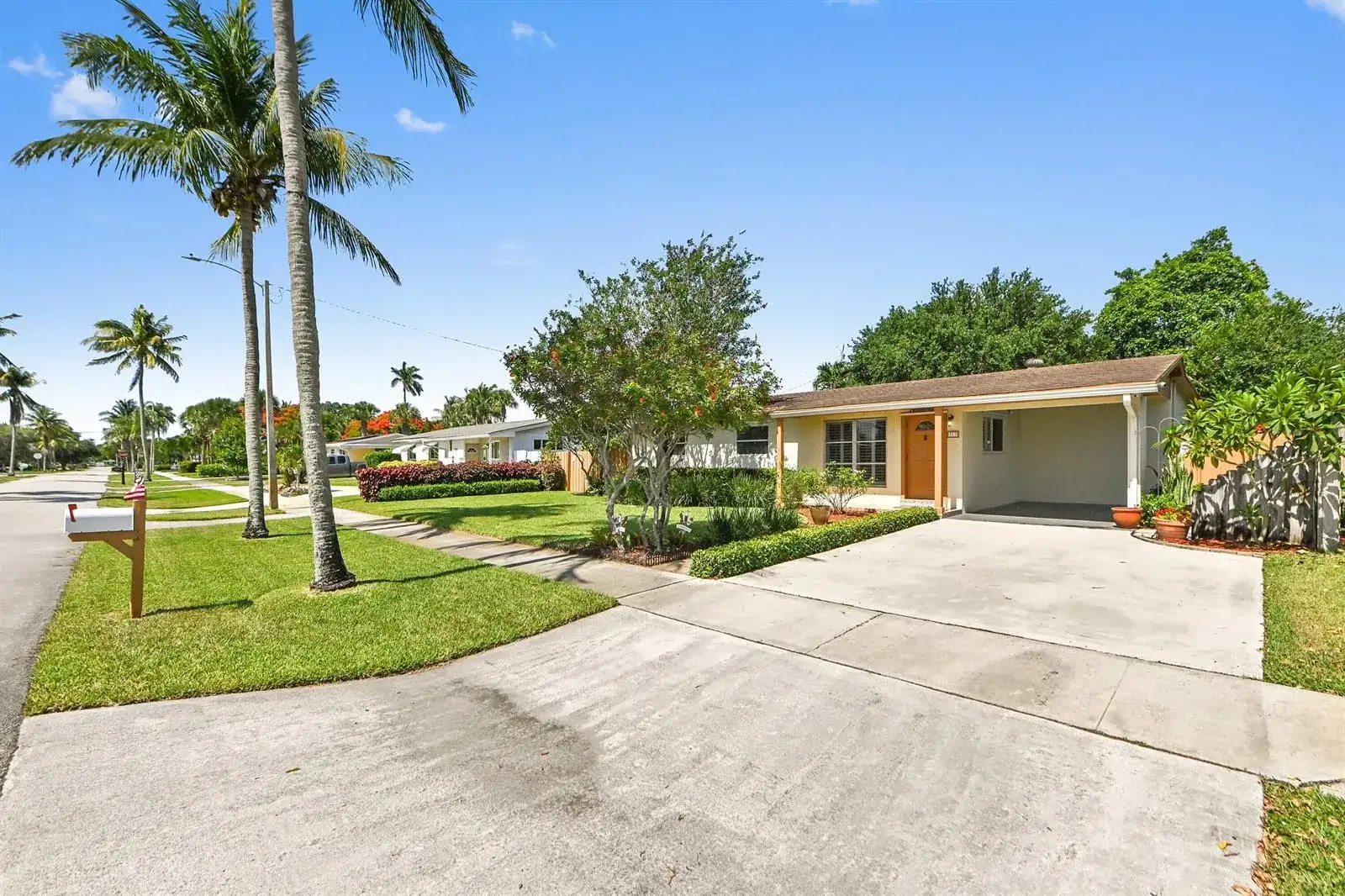 313 Poe Drive, Palm Springs FL 33461 photo 2