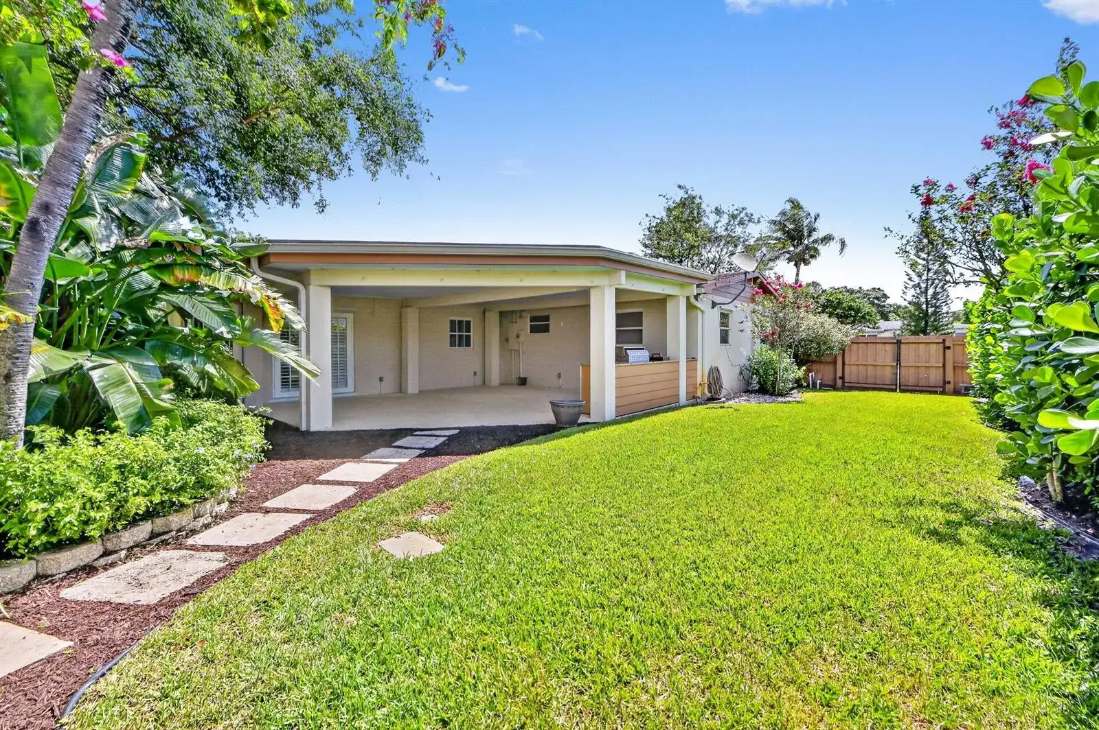 313 Poe Drive, Palm Springs FL 33461 photo 3