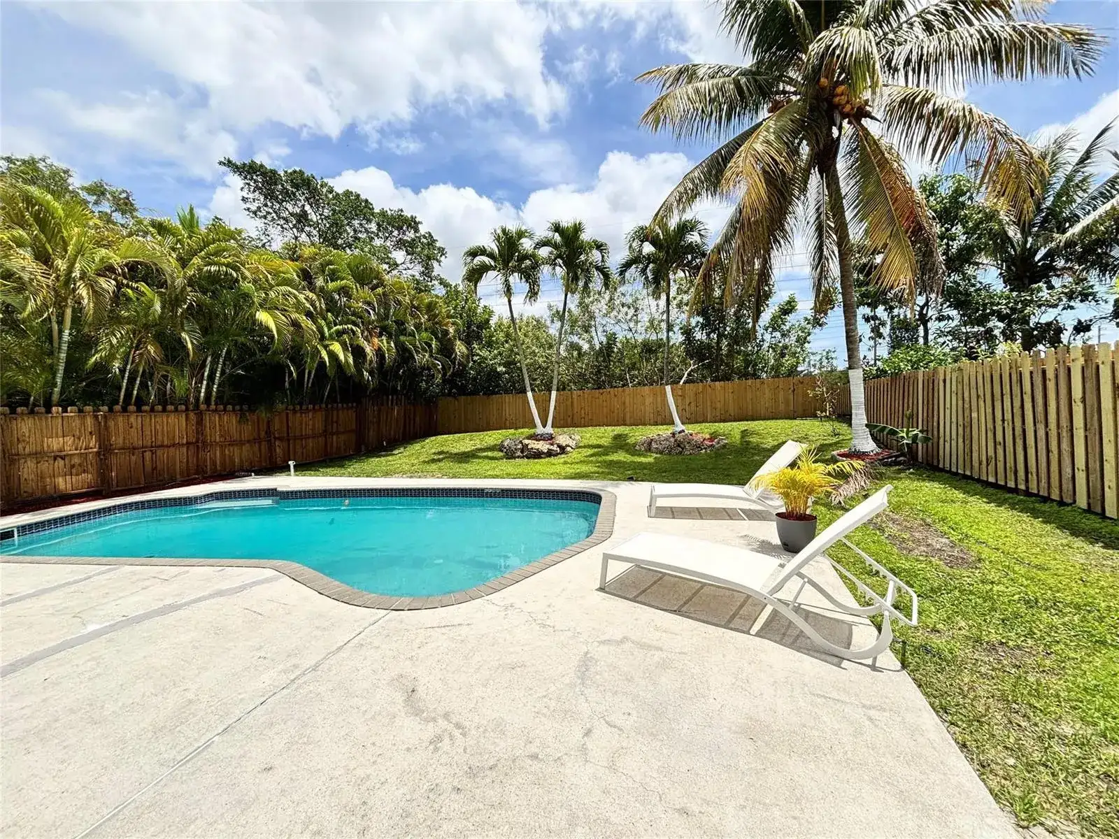 2990 NW 68th Avenue, Margate FL 33063 photo 2