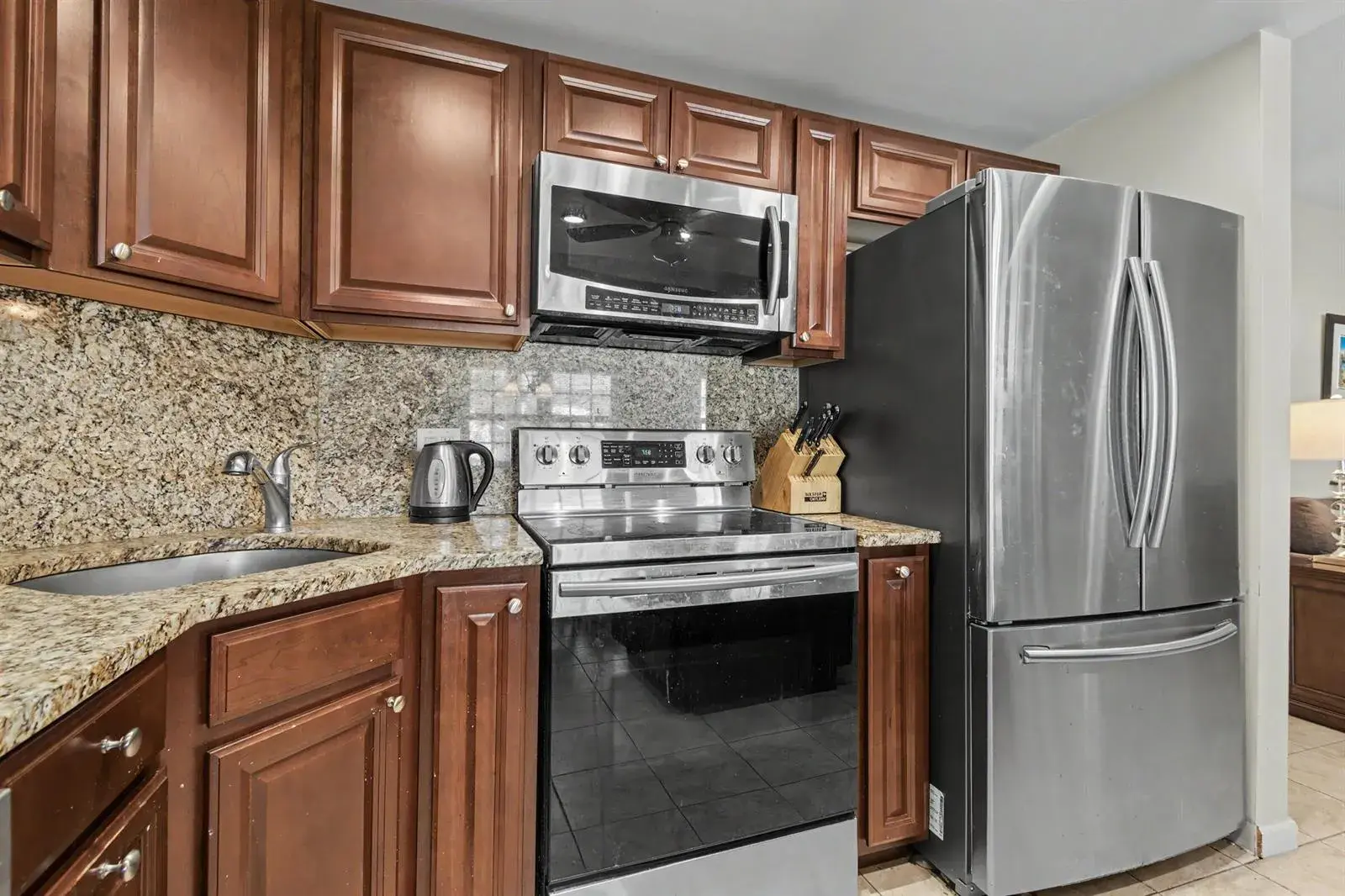 2455 NE 51st Street # E207, Fort Lauderdale FL 33308