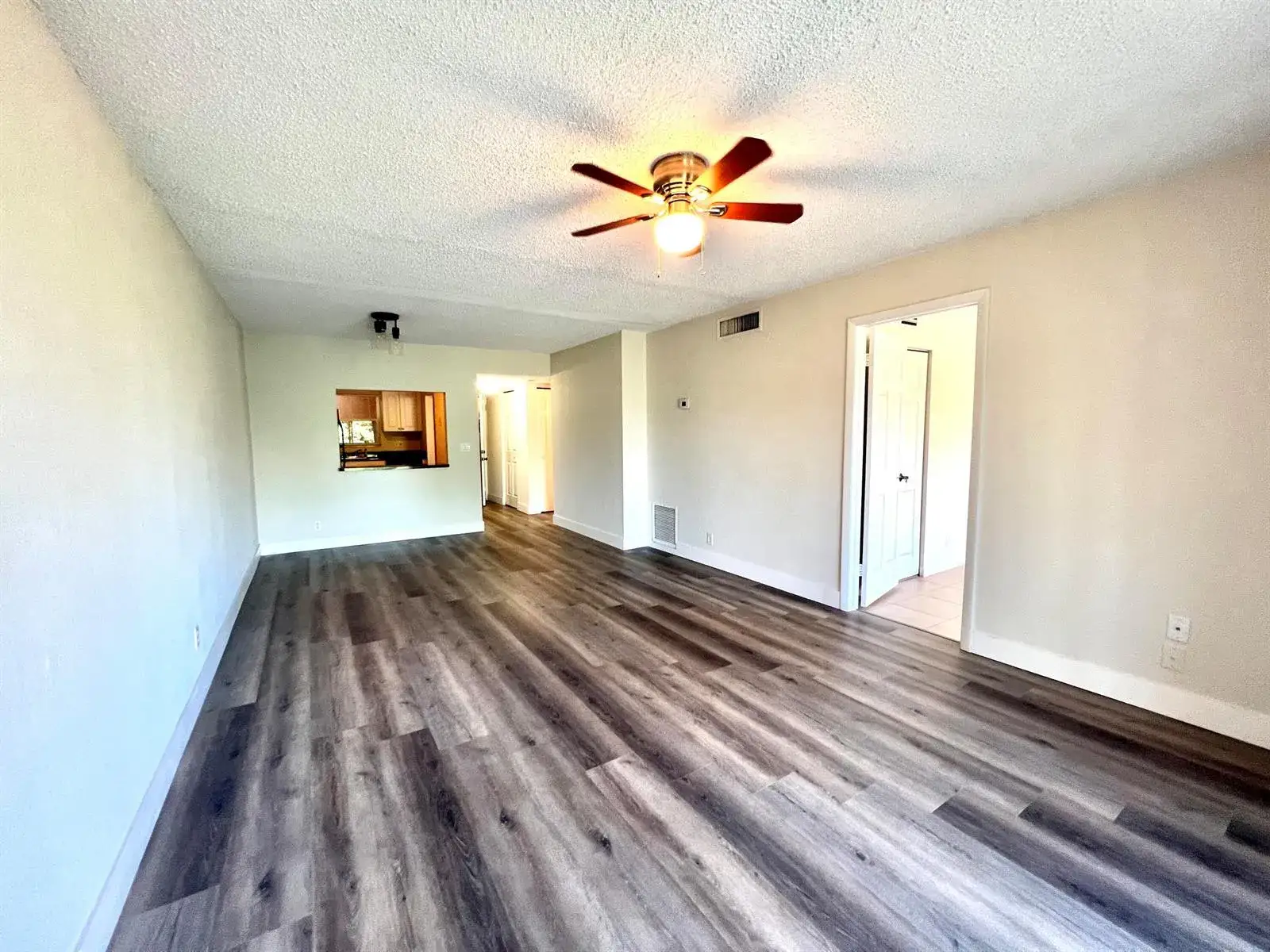 120 Sparrow Drive Apt 302, Royal Palm Beach FL 33411