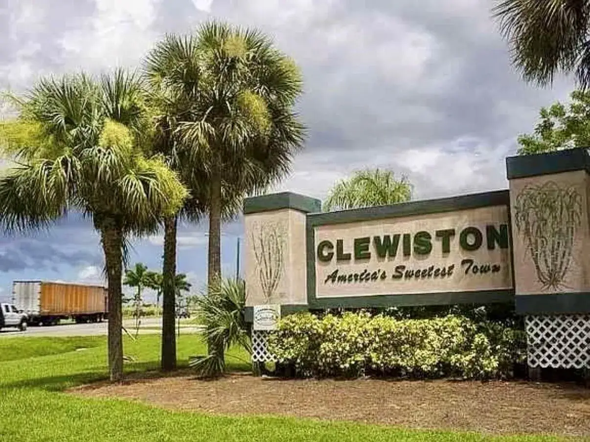 324 Pine Cone Avenue, Clewiston FL 33440