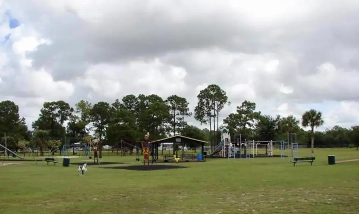 324 Pine Cone Avenue, Clewiston FL 33440 photo 3