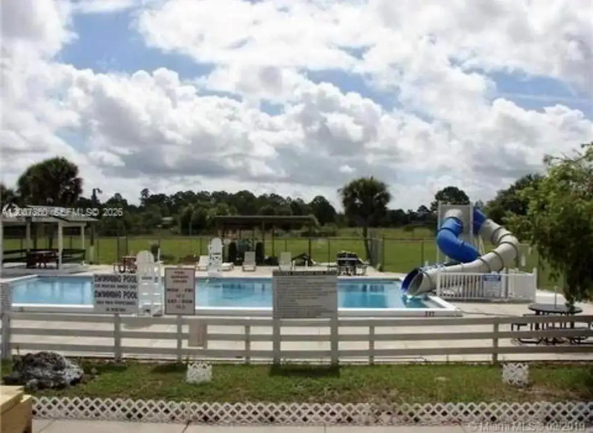 324 Pine Cone Avenue, Clewiston FL 33440 photo 4