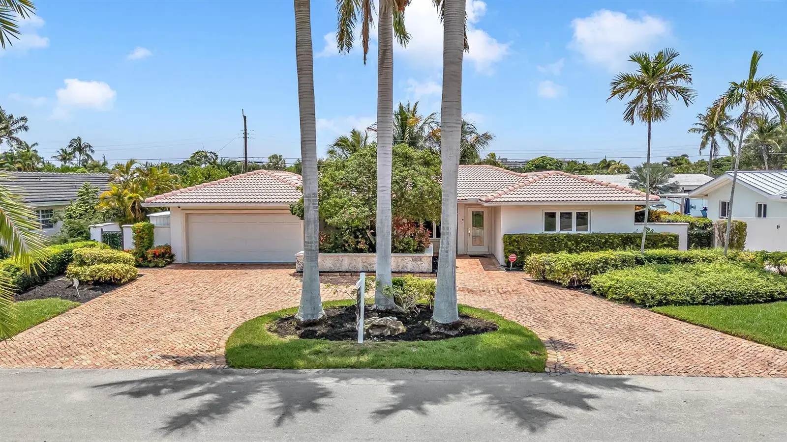 4220 NE 26th Avenue, Lighthouse Point FL 33064