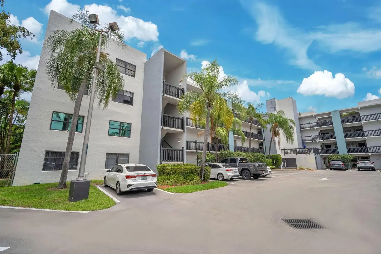 1021 Mockingbird Lane # 303, Plantation FL 33324 photo 4