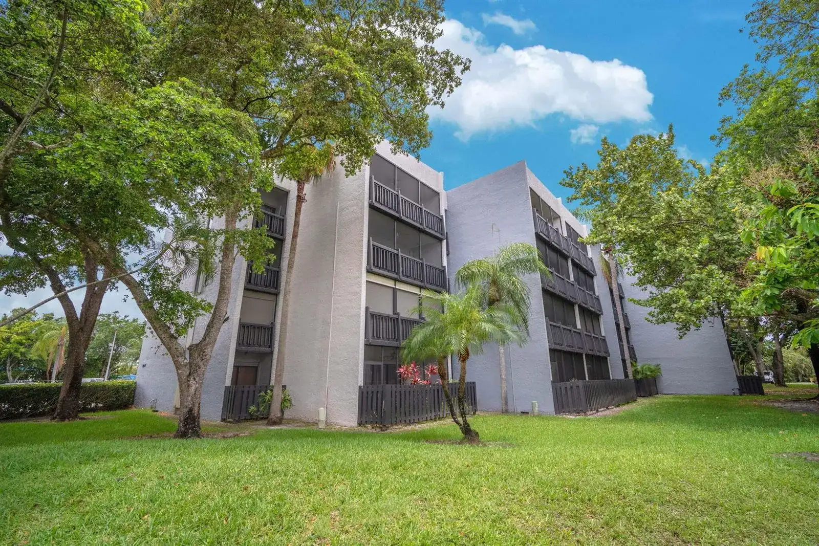 1021 Mockingbird Lane # 303, Plantation FL 33324 photo 5