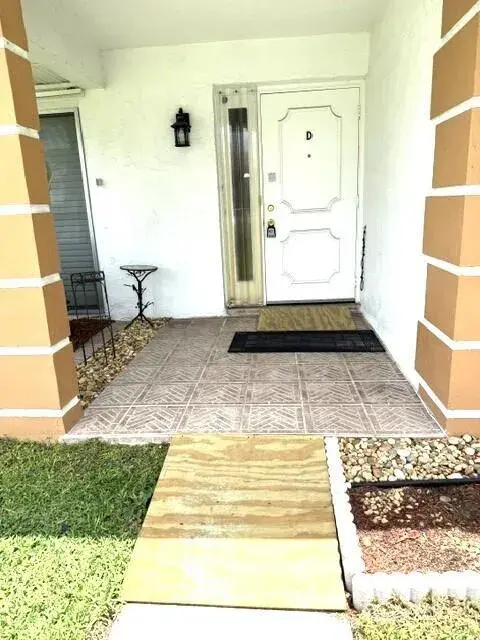 1216 S S Lakes End Drive Apt D, Fort Pierce FL 34982