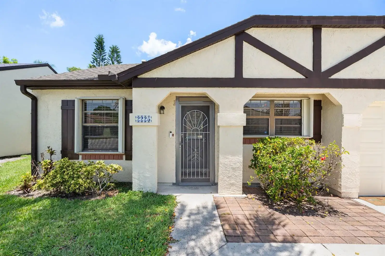 2225 SE Barrington Street, FL 34952 photo 3
