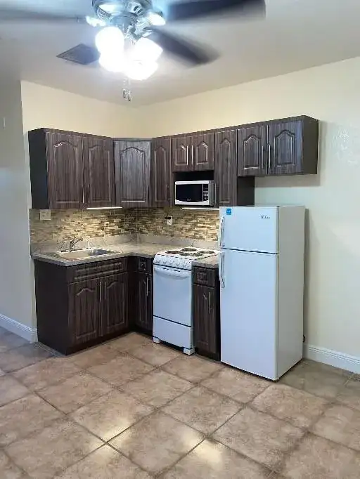16920 NW 33rd Avenue, Miami Gardens FL 33056 photo 4