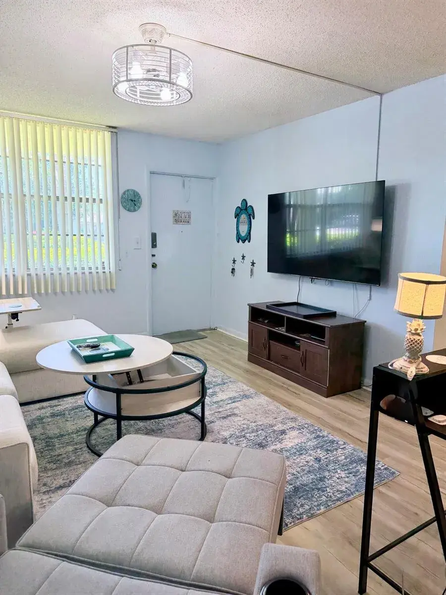 2400 NE 10th Street # 106, Pompano Beach FL 33062
