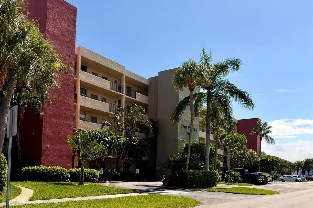 2400 NE 10th Street # 106, Pompano Beach FL 33062