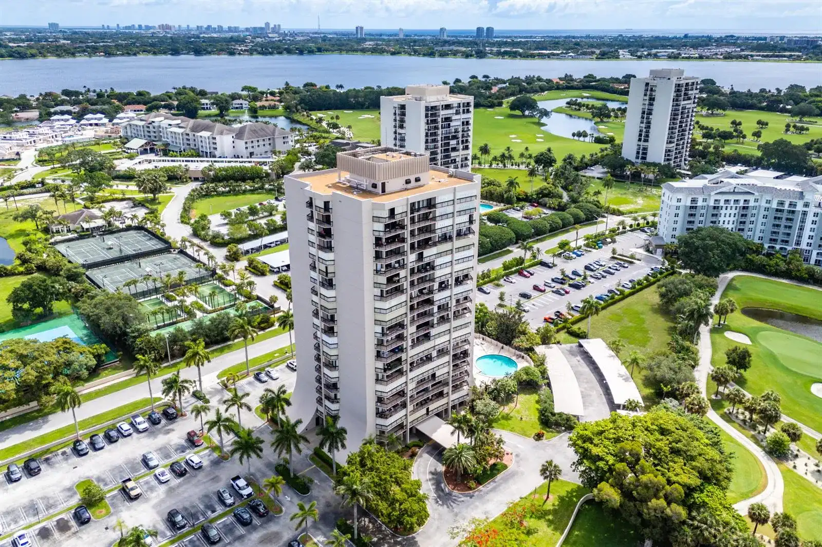 2425 Presidential Way, West Palm Beach FL 33401