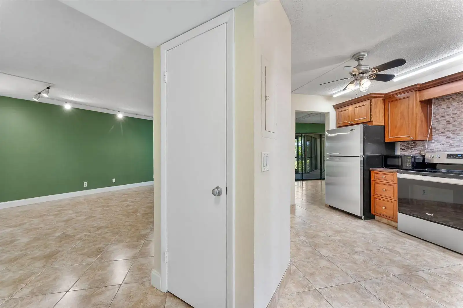 5800 Camino Del Sol # 102, Boca Raton FL 33433 photo 3