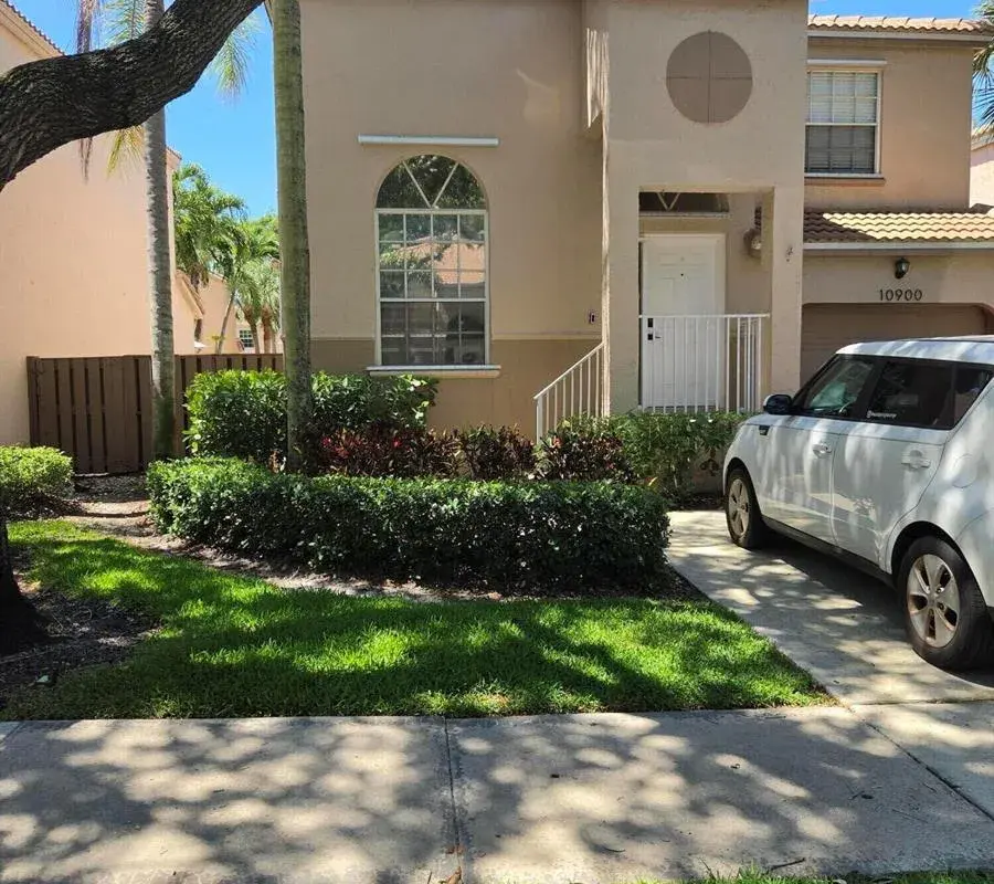 10900 NW 12th Drive, Plantation FL 33322
