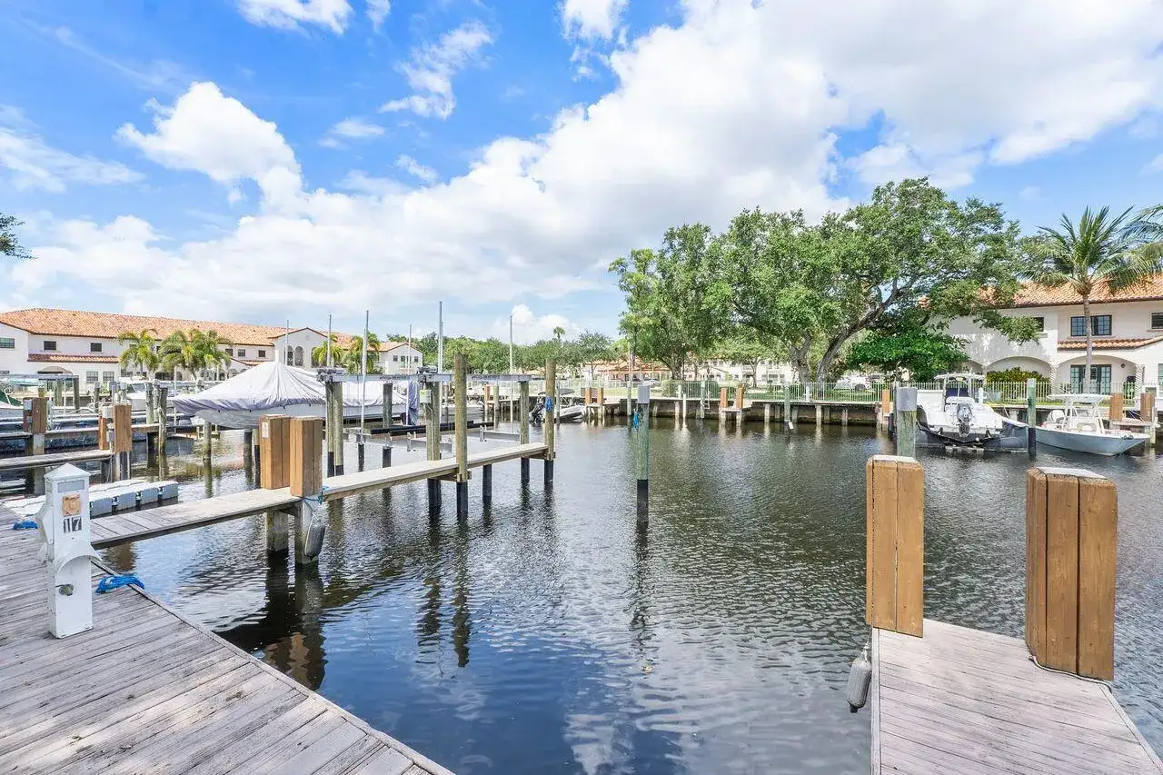 2932 Hidden Harbour Court, Dania Beach FL 33312 photo 2