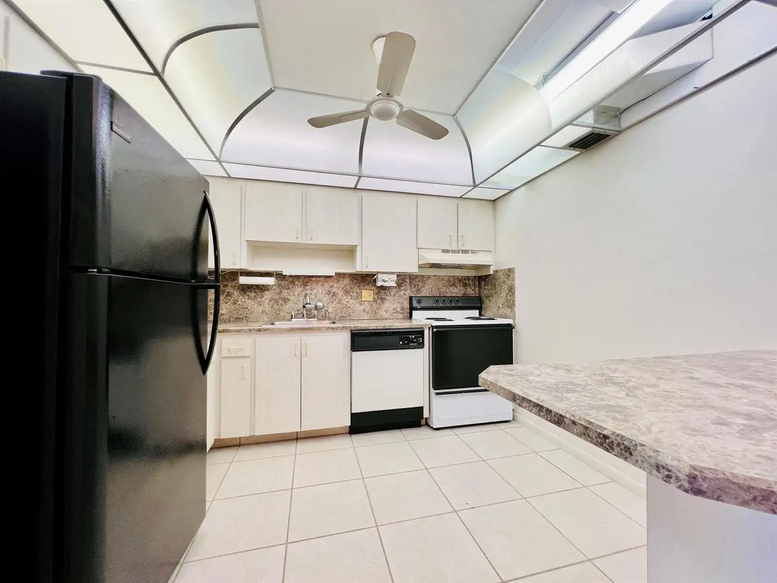 107 Wellington D, West Palm Beach FL 33417 photo 4
