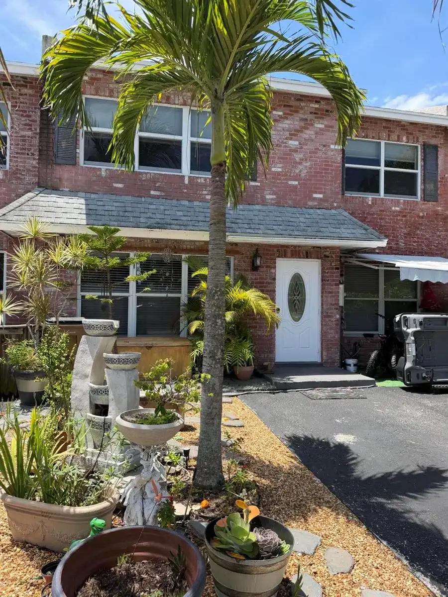 806 NW 41st Court, Deerfield Beach FL 33064