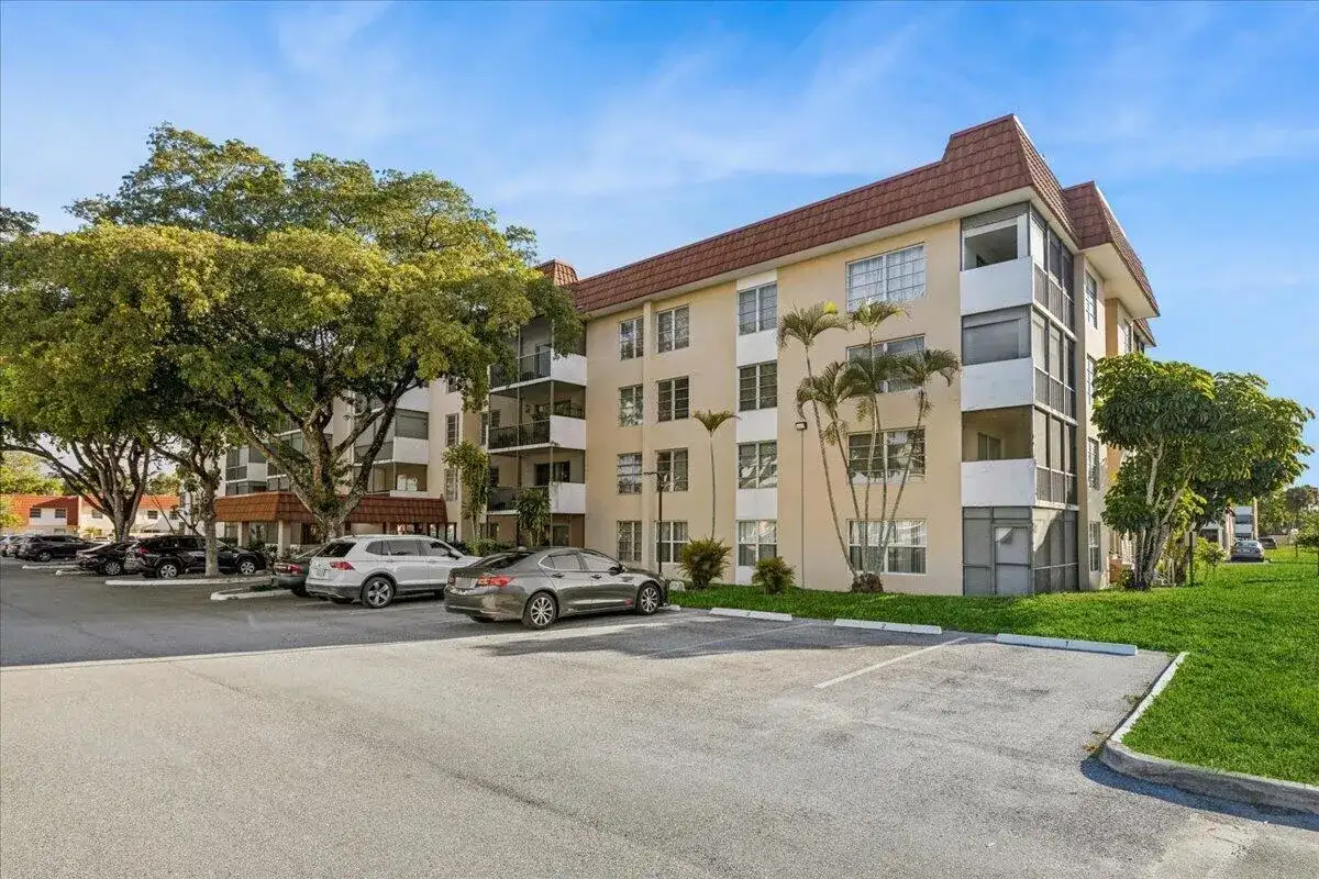 4156 Inverrary Drive, Lauderhill FL 33319 photo 2