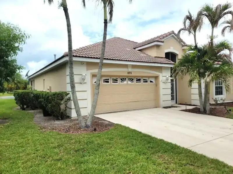 895 SW Lake Charles Circle, Port St. Lucie FL 34986 photo 2