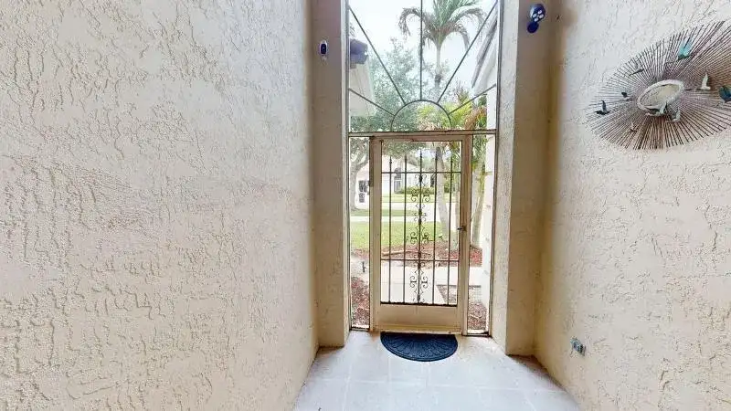 895 SW Lake Charles Circle, Port St. Lucie FL 34986 photo 4