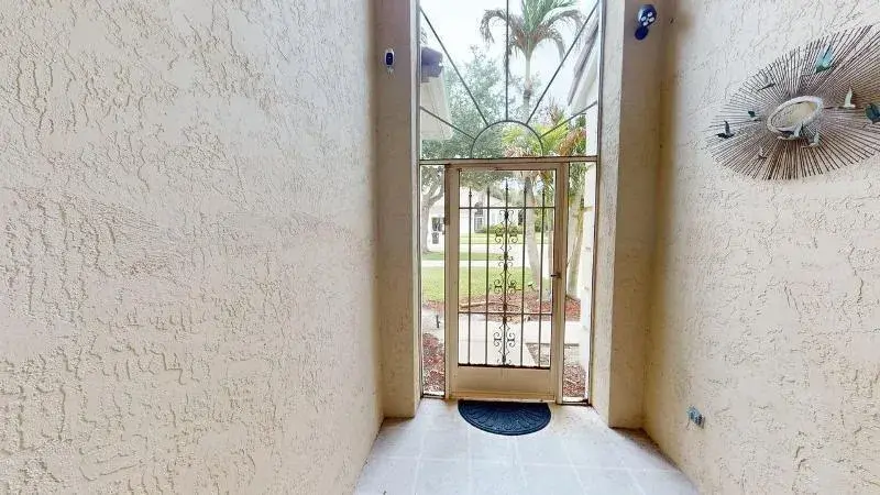 895 SW Lake Charles Circle, Port St. Lucie FL 34986