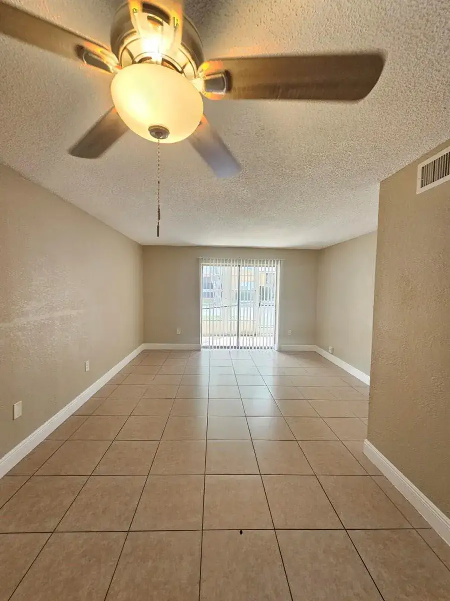 4324 NW 9th Avenue # 1c, Deerfield Beach FL 33064
