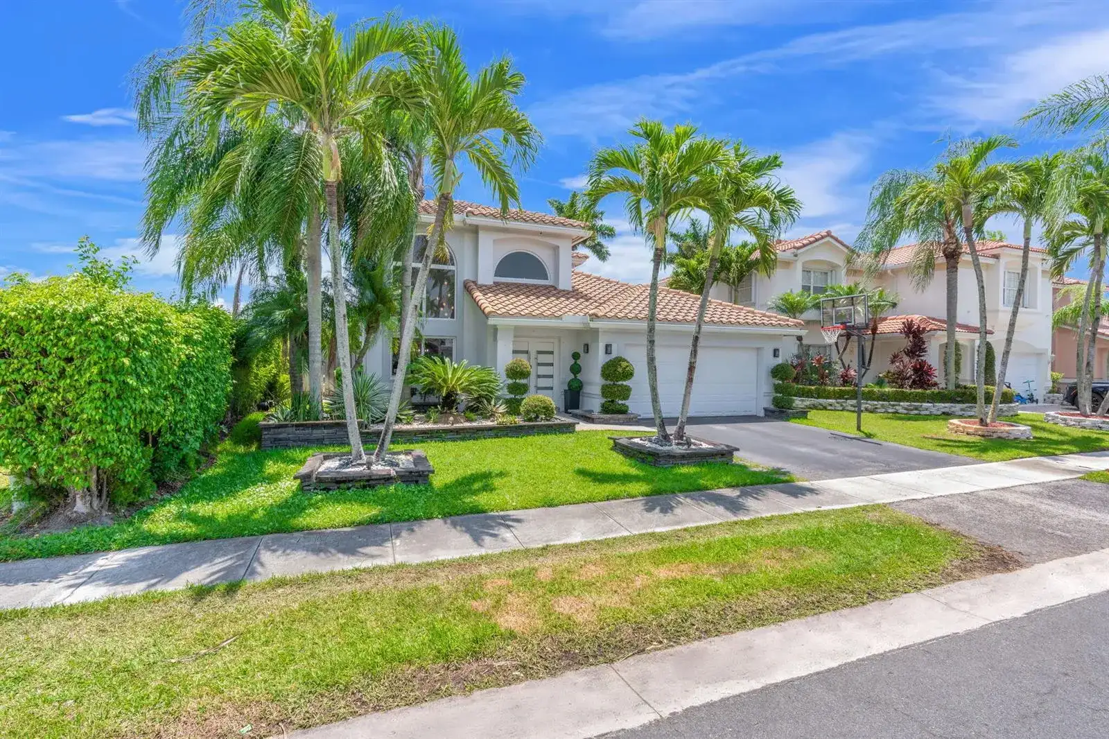 52 Gables Boulevard, Weston FL 33326 photo 2