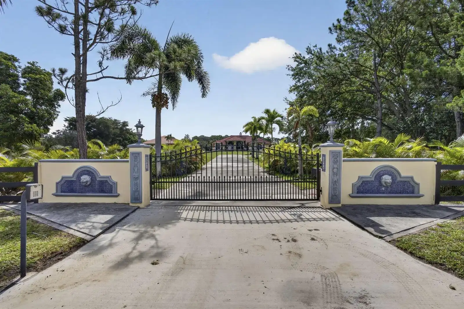 2564 Deer Run Trail, Loxahatchee FL 33470
