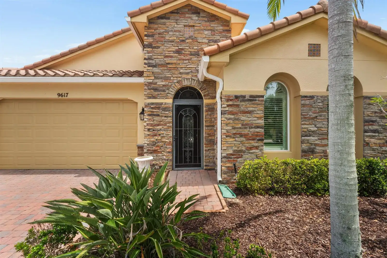 9617 SW Gum Tree Court, Port St. Lucie FL 34987 photo 3