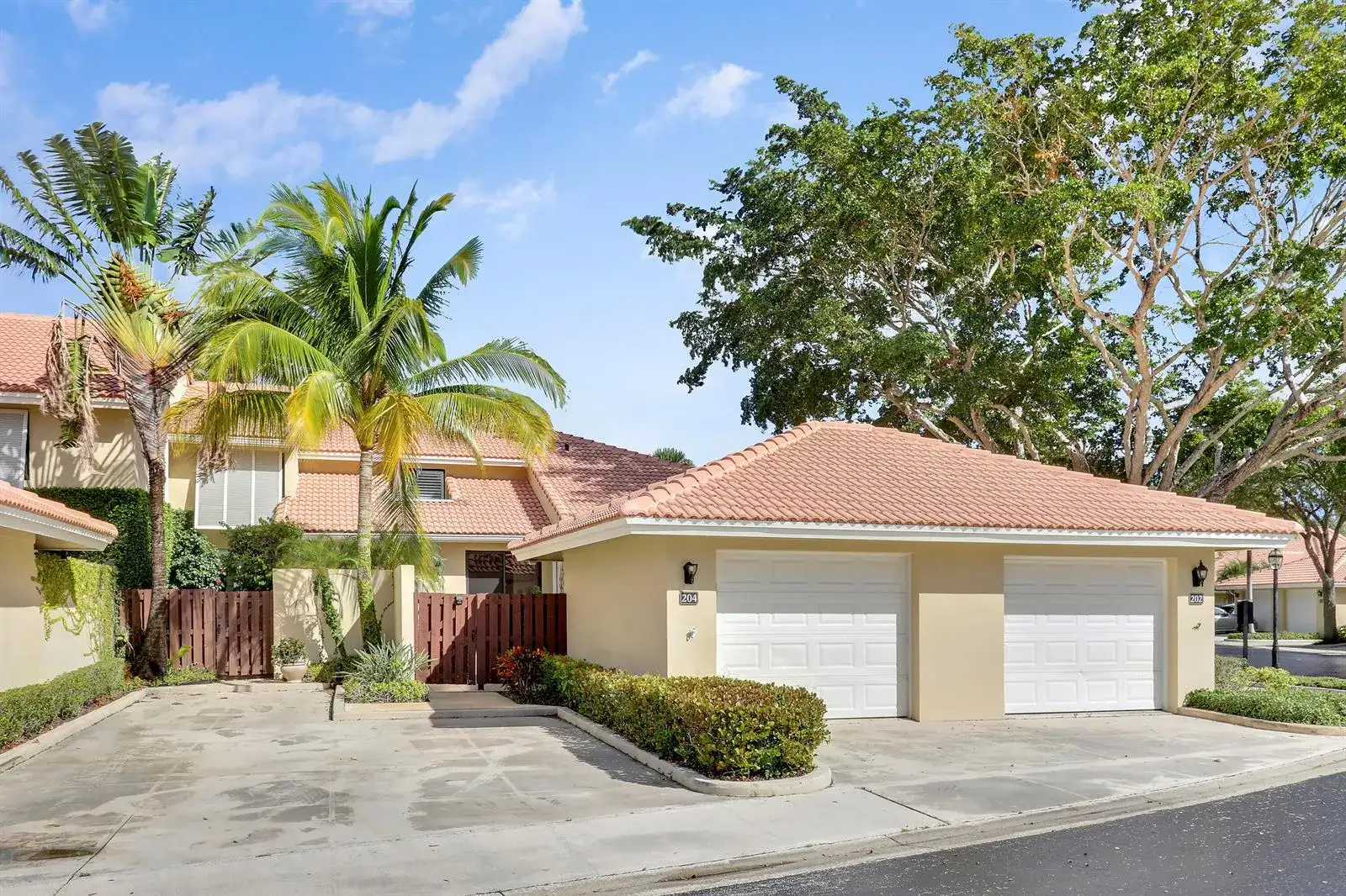 204 Old Meadow Way, Palm Beach Gardens FL 33418 photo 2