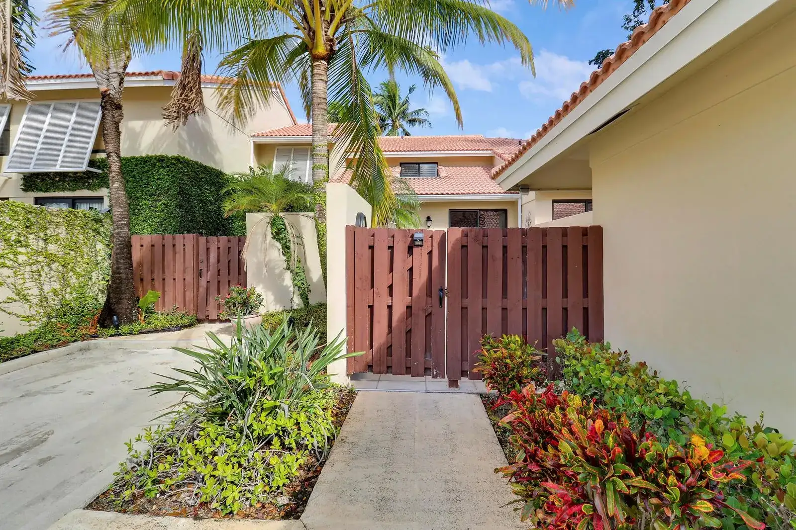 204 Old Meadow Way, Palm Beach Gardens FL 33418 photo 3