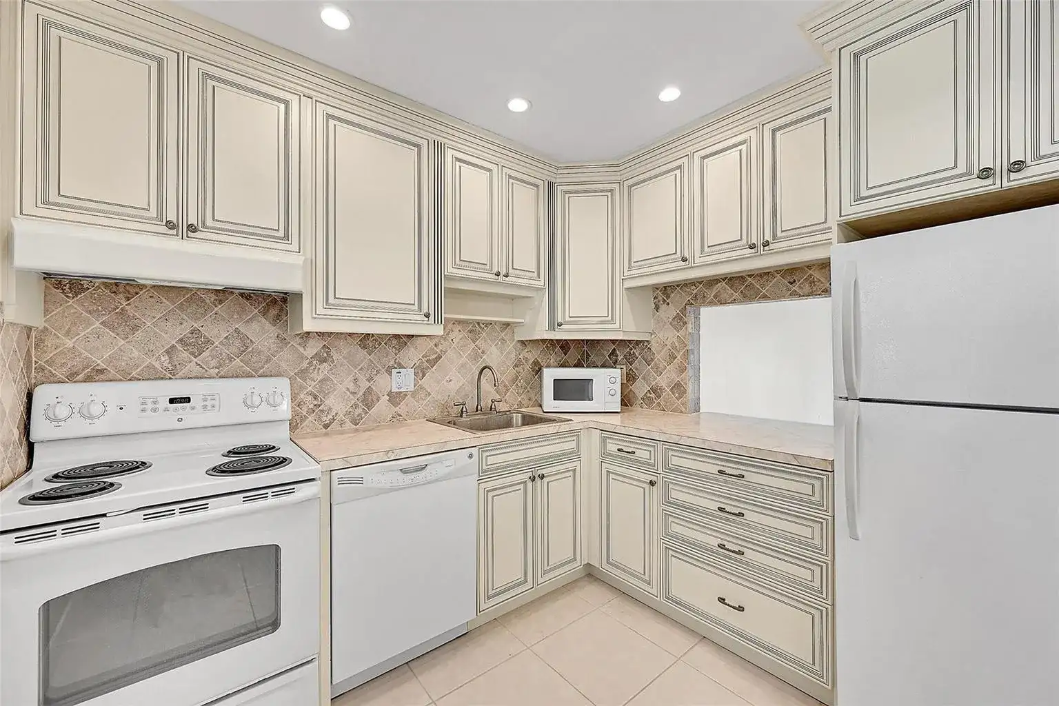 23 Abbey Lane # 202, Delray Beach FL 33446 photo 3