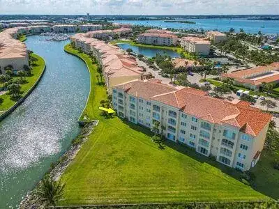 4 Harbour Isle Drive E # 106, Fort Pierce FL 34949 photo 2