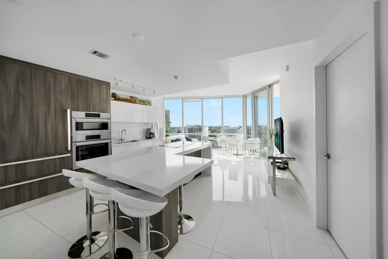 851 NE 1st Avenue # 2410, Miami FL 33132 photo 3