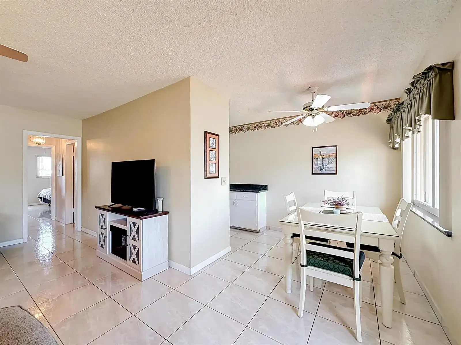 1050 SW 11th Street # L2, Hallandale Beach FL 33009 photo 3