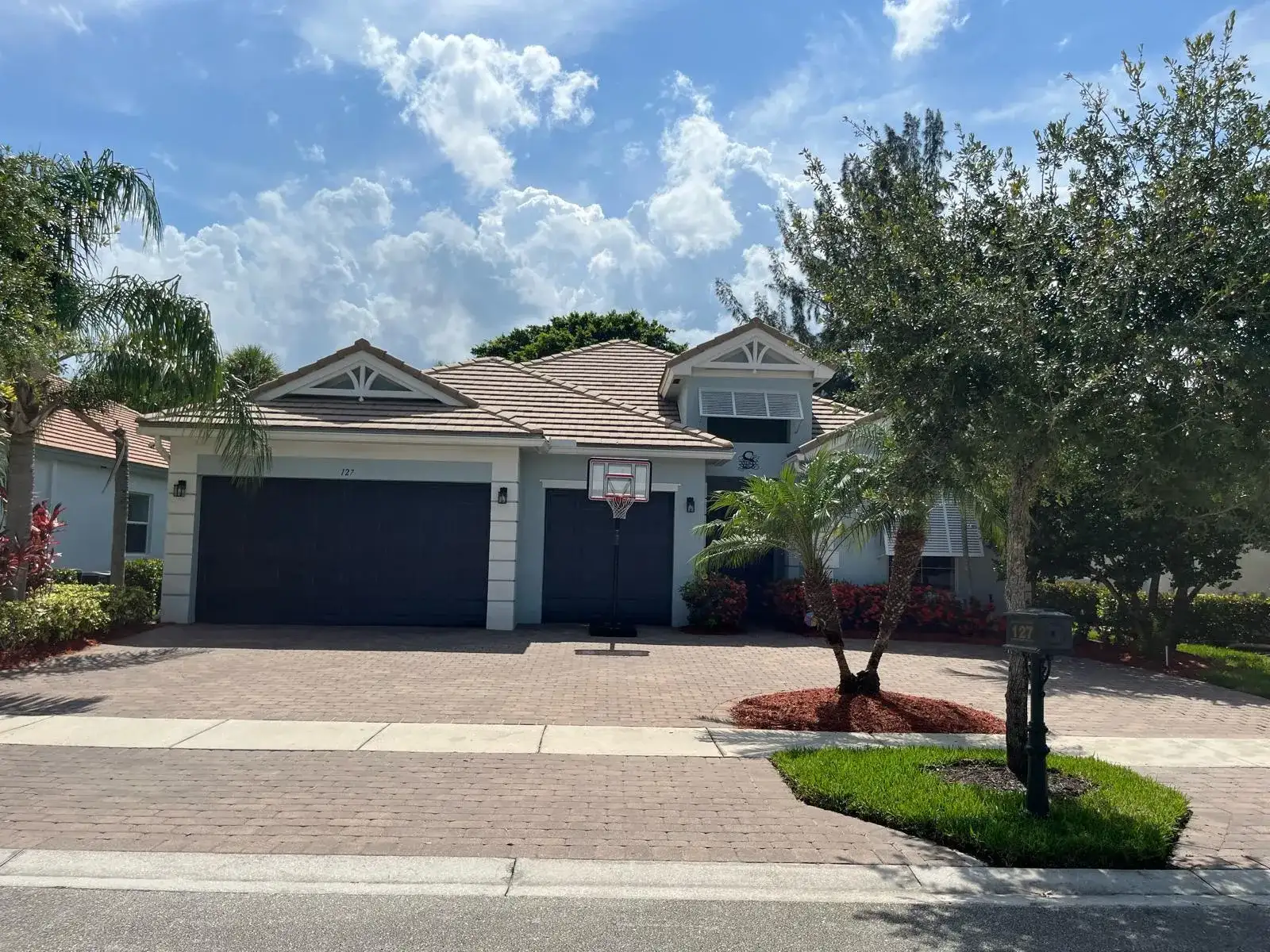 127 Palm Beach Plantation Boulevard, West Palm Beach FL 33411 photo 2