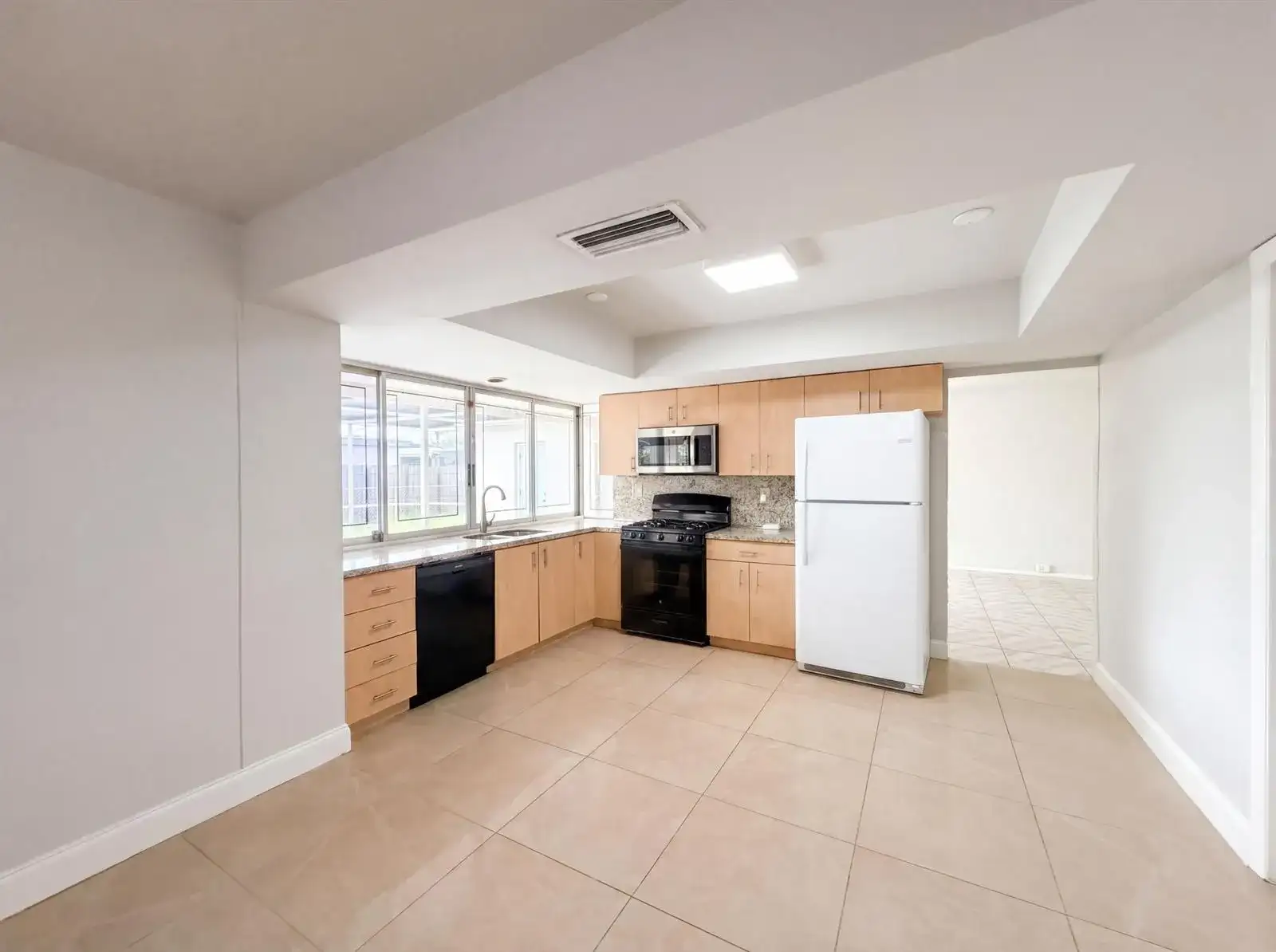 7141 Harbour Boulevard, Miramar FL 33023 photo 2
