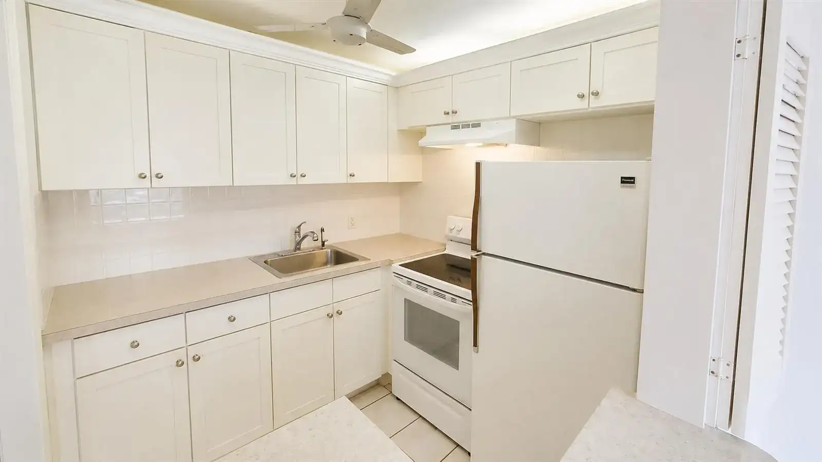 338 Camden O, West Palm Beach FL 33417 photo 4