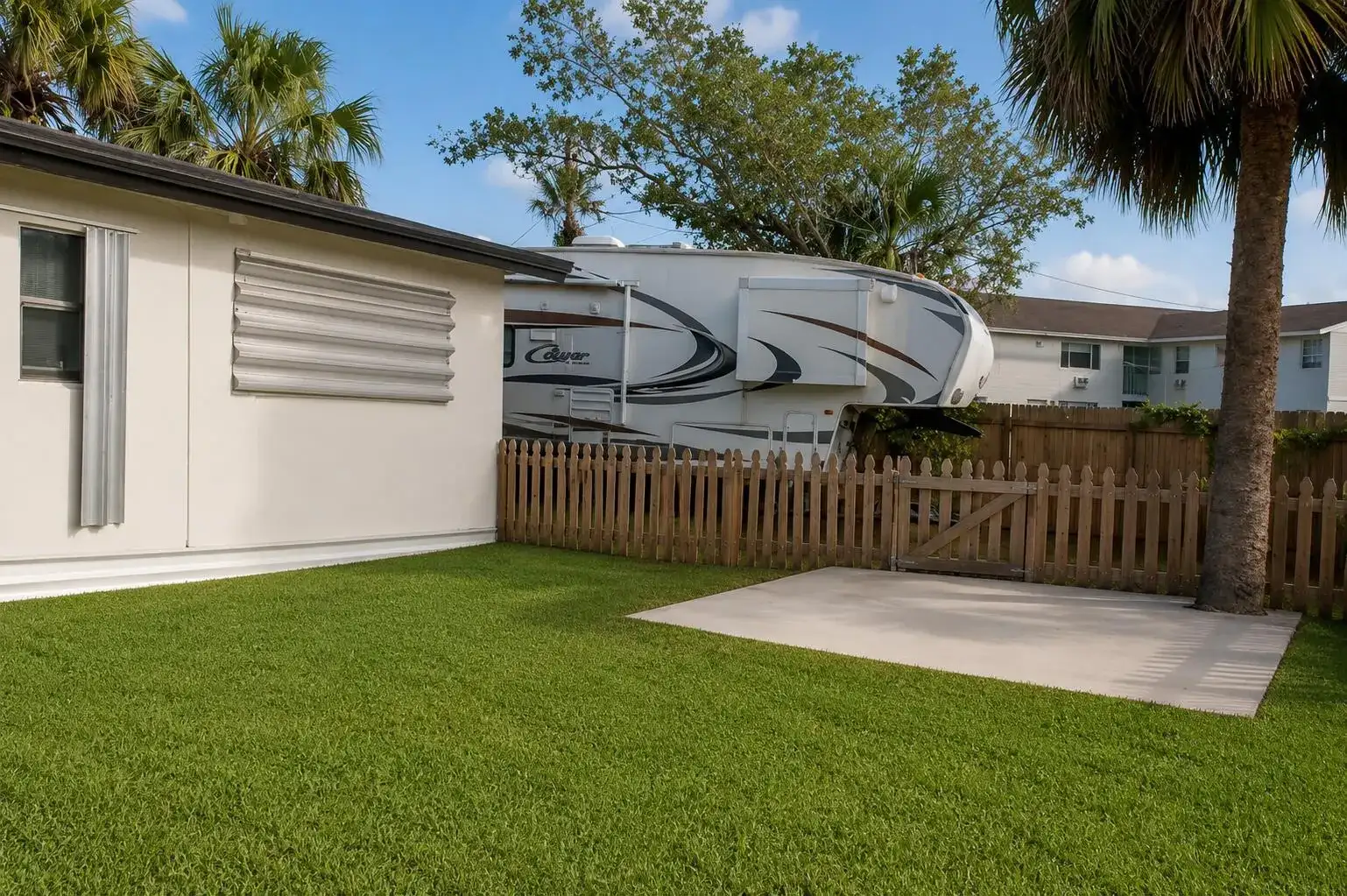 1545 S 24th Court, West Palm Beach FL 33404 photo 2