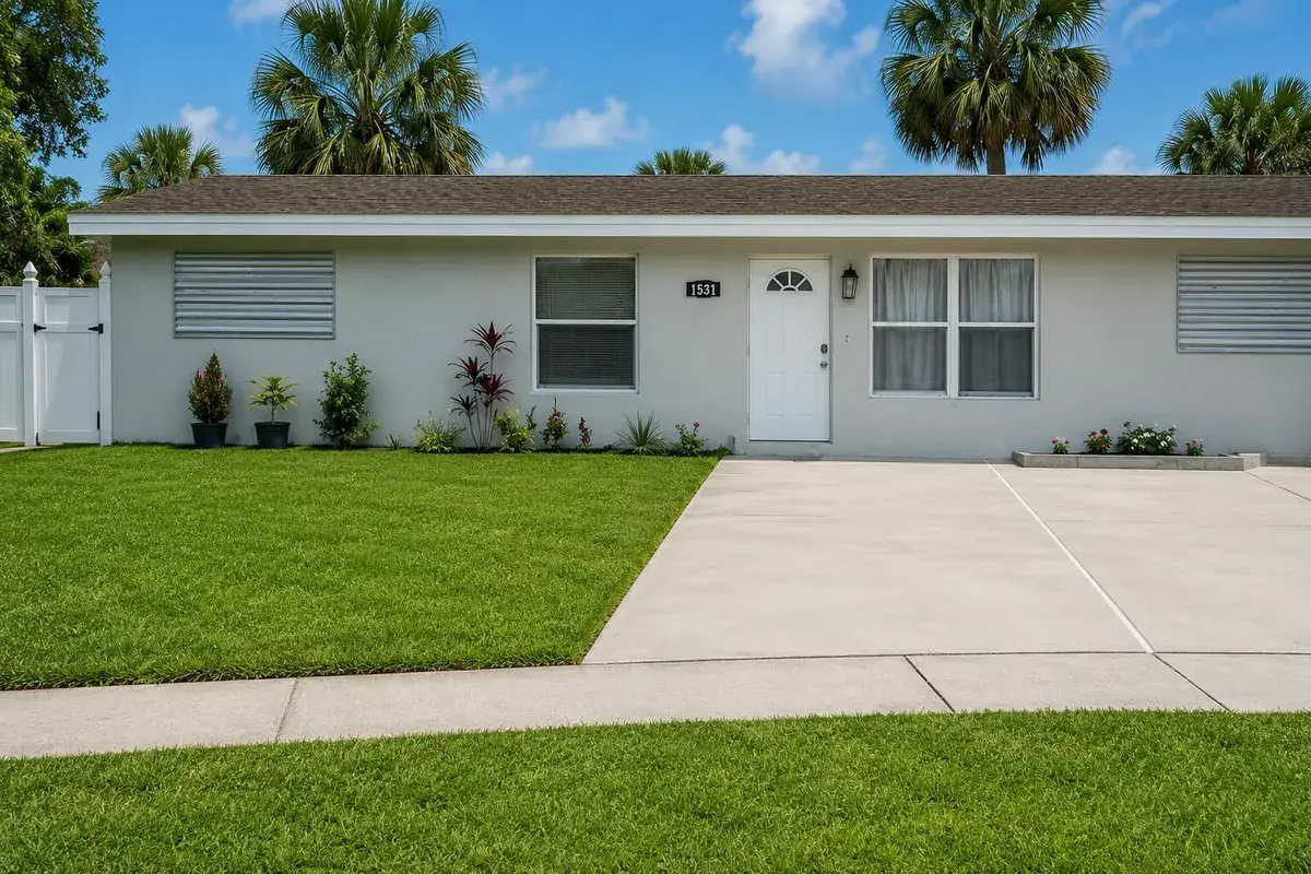 1545 S 24th Court, West Palm Beach FL 33404