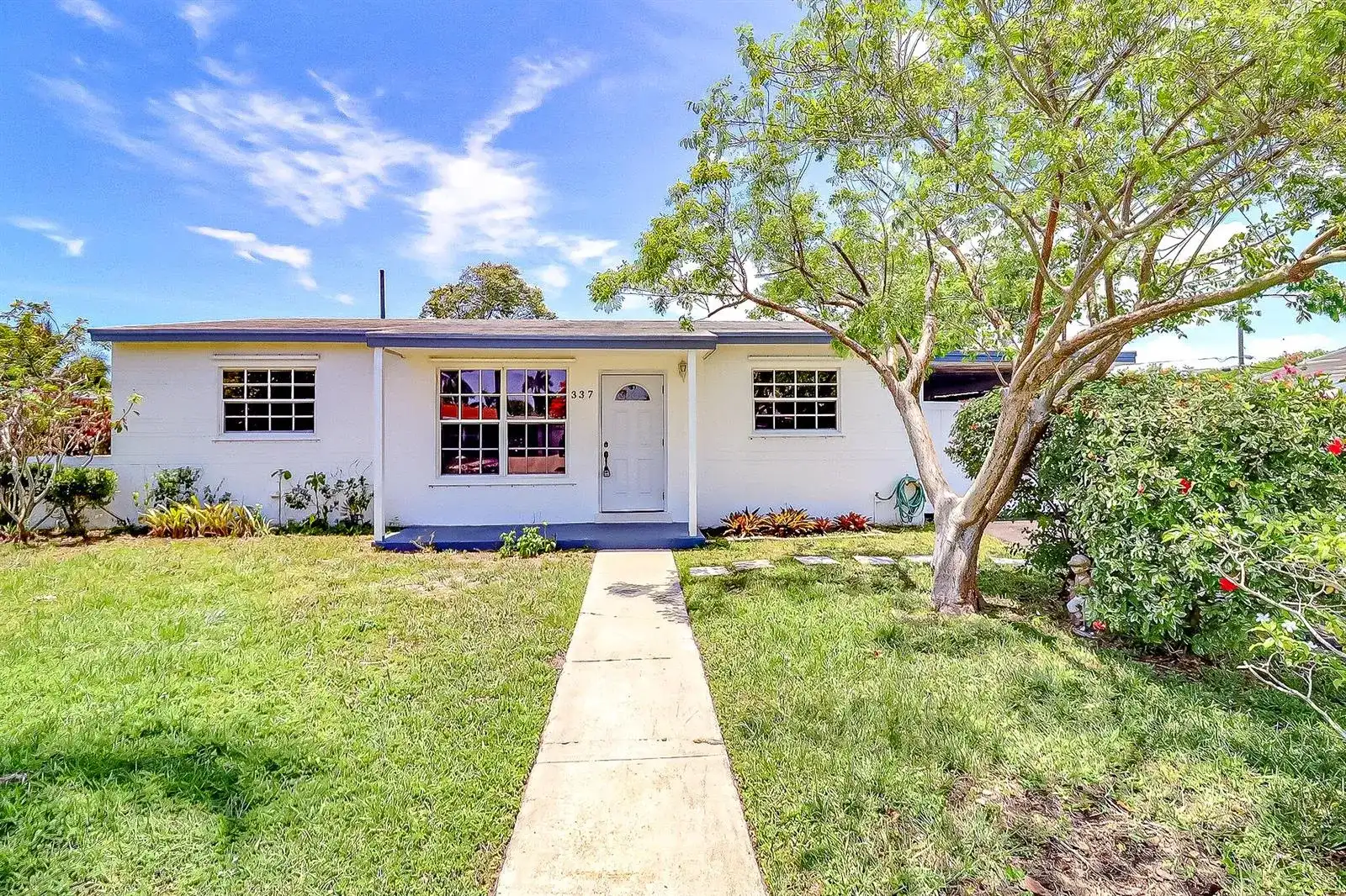 337 Mid Pines Road, Palm Springs FL 33461