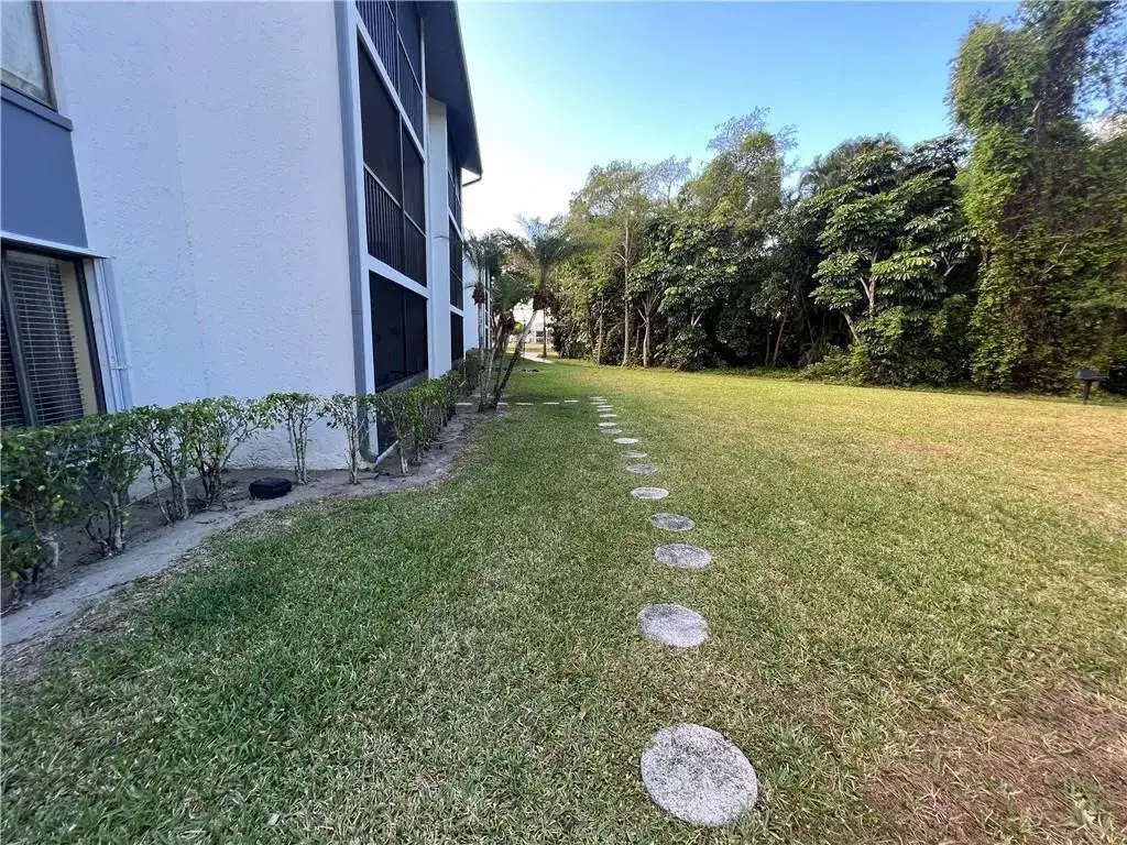 1009 Green Pine Boulevard # G1, West Palm Beach FL 33409 photo 2