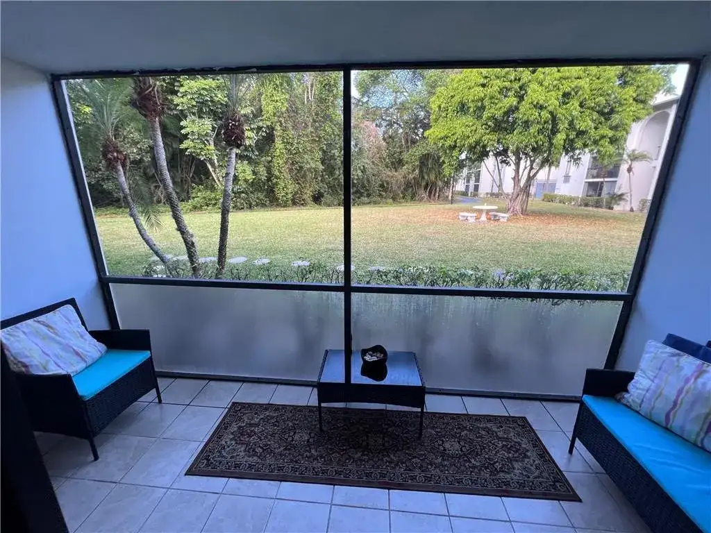 1009 Green Pine Boulevard # G1, West Palm Beach FL 33409 photo 4