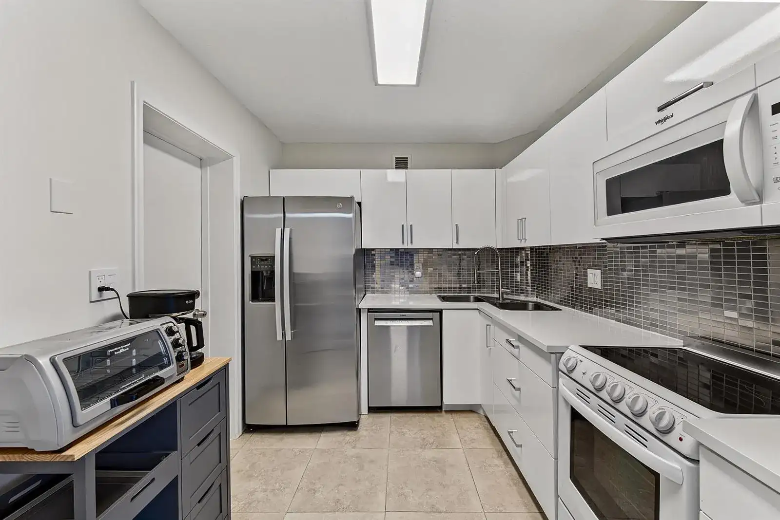 9 NE 19th Court # C112, Wilton Manors FL 33305 photo 4
